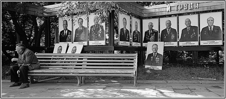 Иркутск. Портреты героев войны и труда в сквере за кинотеатром "Гигант". 1986-1989 - image (97).jpg image (97).jpg