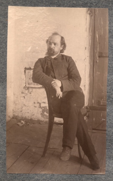 Портрет на фоне печи - 18701.jpg 18701.jpg