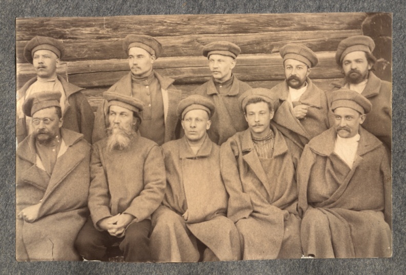 Каторжане в тюремном обмундировании - 18710.jpg 18710.jpg