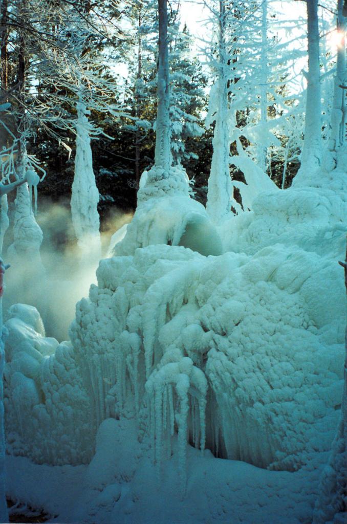 Непосредственно на берегах Байкала находится более 10 геотермальных источников, на которых построены профилактории и водолечебницы.