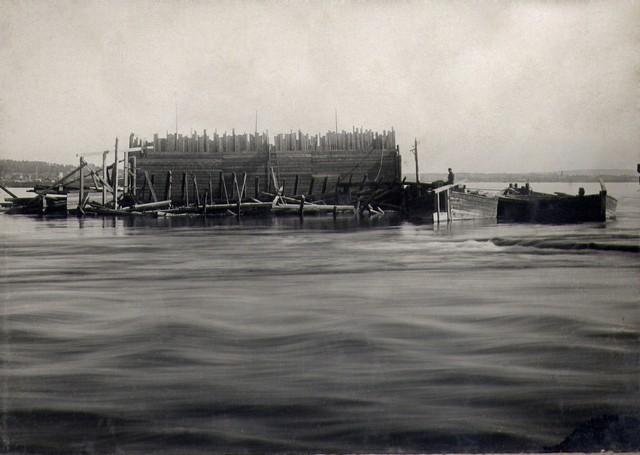Кессон №3 после аварии, за 7 км ниже моста 12.9.1932