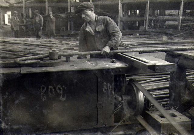 Заготовка арматуры на станке. Август 1936г.