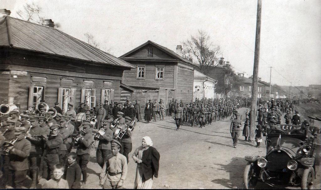 Торжественный проход 1 стрелкового полка. Иркутск 1918