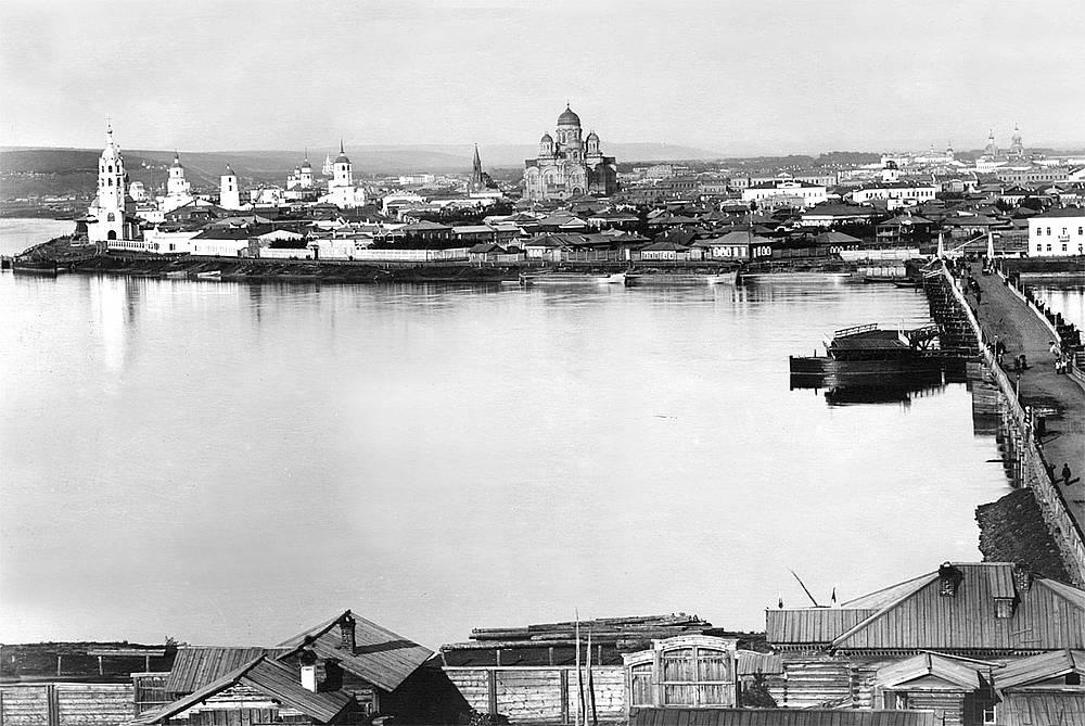 Панорама Иркутска с левого берега Ангары. Фото 1894–1895 гг.