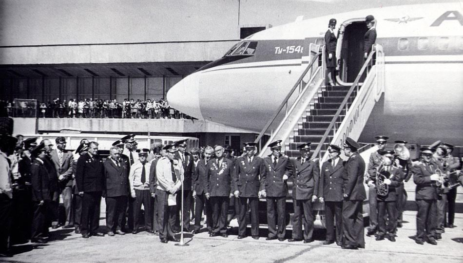 Встреча первого ТУ-154 в Иркутске. 1975