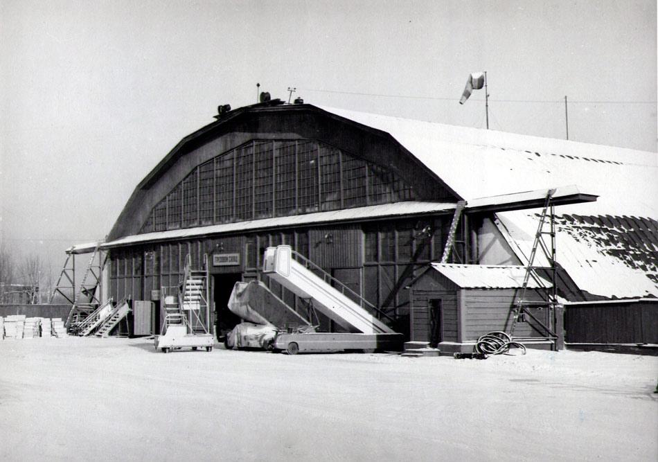 Грузовой склад иркутского аэропорта. 60-е годы