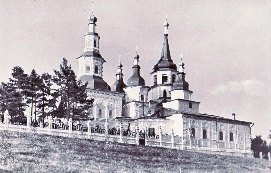 Крестовоздвиженская церковь. 1968