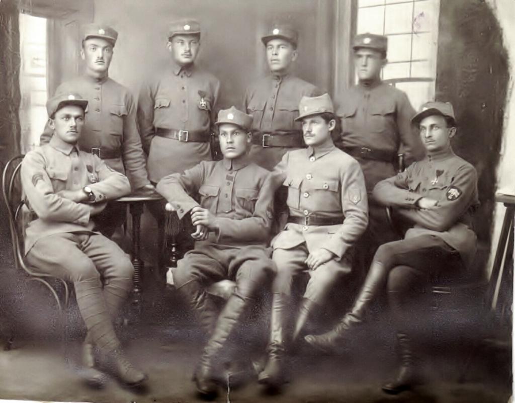 Группа чехословацких легионеров в новой униформе (Иркутск, 10.12.1919 год)