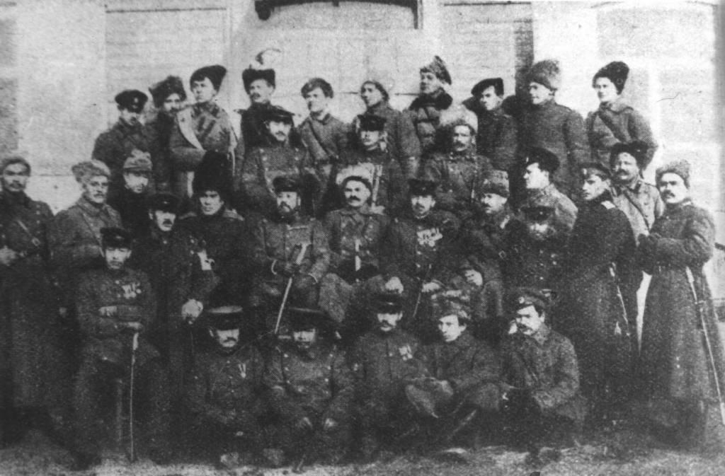 Атаман Семенов и члены его штаба с японскими военными.1918