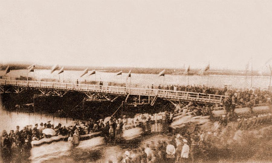 Торжественное открытие понтонного моста через Ангару в дни пребывания наследника - цесаревича.