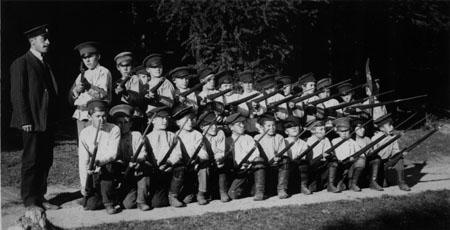 Кадеты Иркутского кадетского корпуса в летних лагерях. 1914 г. Из коллекции БАБР.RU