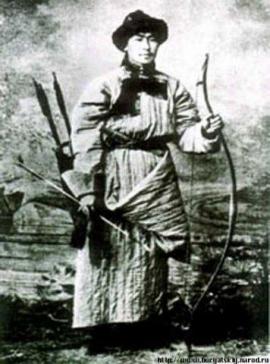 Бурятский охотник в национальном костюме. Фото XIX - начало ХХ вв.