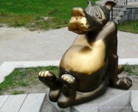 Памятник волку в Ангарске.16 апреля 2007 года был установлен памятник волку из мультфильма “Жил был пес”.