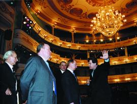 В. Путин во время посещения Иркутска осмотрел здание
драматического театра