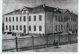 Школа №57, открытая в 1952 году в Нагорном районе Иркутска