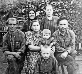 Степаненко, Заика, Артамоновы. Бурдаковка, 1957 год