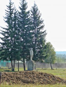 Памятник В.И. Ленину в поселке Атагай