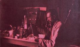 Автопортрет Р. А. Иванова. 1910-е. Собрание ИОКМ. Тонированный снимок сделал Р. А. Иванов в собственной лаборатории