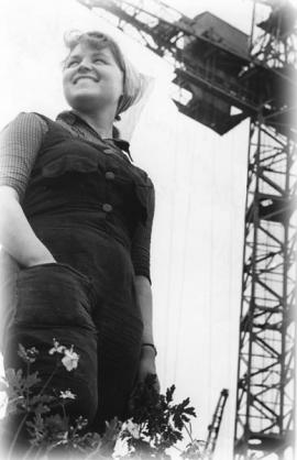 Девушка. На стройке Шелехова. 1956