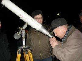 Участниками восьмой Всемирной ночи тротуарной астрономии в Иркутске стали более девяти тысяч человек.