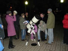 Традиционно каждую весну в Иркутске проходит «Вечер тротуарной астрономии»