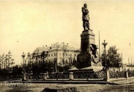 Памятник Александру III в Иркутске[6], статуя сброшена с пьедестала и уничтожена во время первомайского субботника, в 1920 году; памятник восстановлен 4 октября 2003 года
