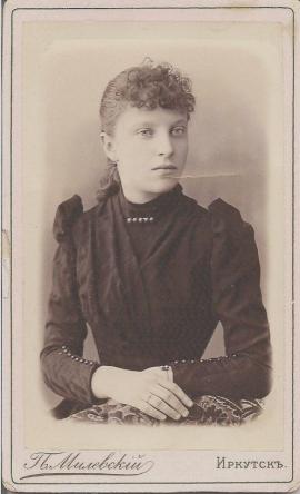 1. Соня – гимназистка 6-го класса. 1893. Иркутск. Фото П. Милевского.  
