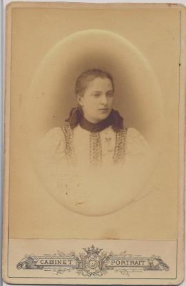 2.  Соня после окончания гимназии. 1896. Иркутск. Фото В.В. Дегтярева.