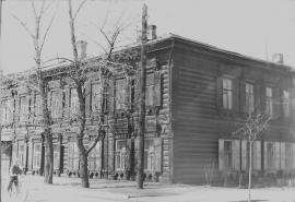 4. Дом Домбровских на ул. К.Либкнехта №19. 1970.