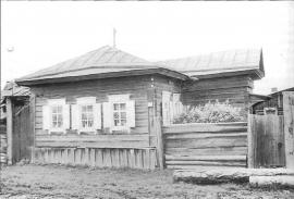 Жилой дом 1885 г. Фото Л.Басиной. 1991 г.