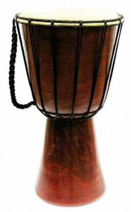 Джембе — западноафриканский барабан в форме кубка с открытым узким низом и широким верхом, на который натягивается мембрана из козьей кожи. Играют на джембе ладонями, сидя, зажав барабан между колен, или стоя, подвесив его на стропу, или же сидя верхом на самом барабане (играющий сидит на корпусе барабана)