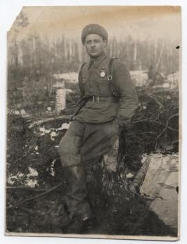 Яков Леонтьевич Кофман на Ленинградском фронте. 1942 г. Из семейного архива Домбровских