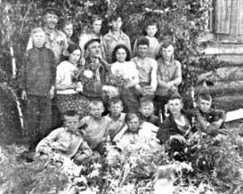 1944 год. Бригада К. Ф. Кириллова. Эти мальчишки своими руками давали хлеб для фронта