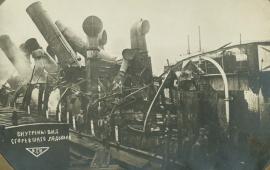 Внутренний вид сгоревшего ледокола "Байкал". 1918