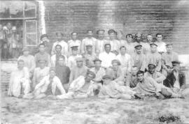 Группа заключенных, находившихся в помещении тюрьмы во время подавления восстания в декабре 1919 г. ГАИО