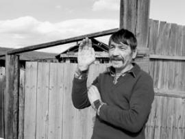 Уже долгое время отшельник Владимир Пироговский живет в деревне Козлово