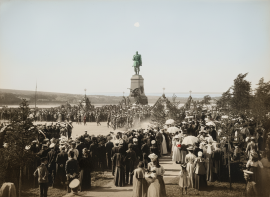 Военный парад в Александровском сквере. 1911. Фото И.В. Булатова