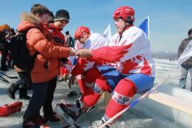 Звезды советского хоккея сыграли со сборной ветеранов Иркутской области на льду Байкала