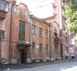 Здание в Иркутске, где размещалась лечебница доктора Михайловского (ул. Лапина, 8)