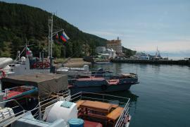 код листвянки иркутской области. listvyanka otel mayak1 3. код листвянки иркутской области фото. код листвянки иркутской области-listvyanka otel mayak1 3. картинка код листвянки иркутской области. картинка listvyanka otel mayak1 3. Листвянка расположена по правую сторону истока реки Ангары и вытянута на северо-восток вдоль озера Байкал на 5 км.