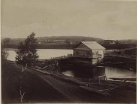 За Глазковым и Кайской горой, мельница на реке Кае. 1880-1889. Библиотека Конгресса США
