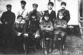 Н.А. Каландаришвили (в центре) со своим штабом