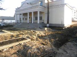 Работы по благоустройству территории центра досуга "Сибирь" в Тулуне 