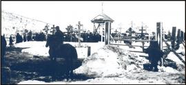 Свежие могилы на кладбище, где захоронены жертвы Ленского расстрела. 1912. Из собрания Рудольфа Берестенёва