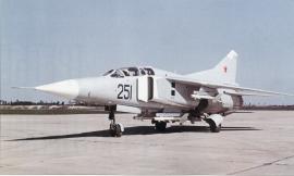 Учебно-боевой самолет МИГ-23УБ