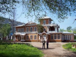 Иркутск, усадьба Сукачёва: главный дом с оранжереей – бильярдной